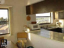 Kitchen/Bar