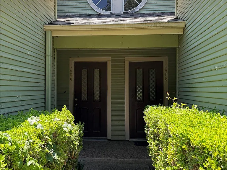 1404 Andra Ln — Photo 2