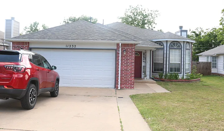 11232 S Nandina Ave — Photo 2
