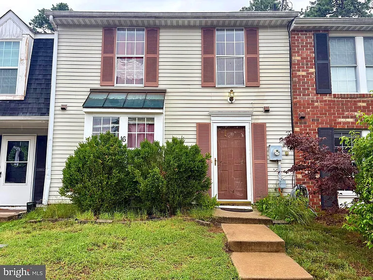16 Dorchester Cir — Photo 1