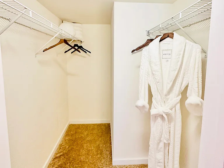 Aspen Apartments — Photo 8