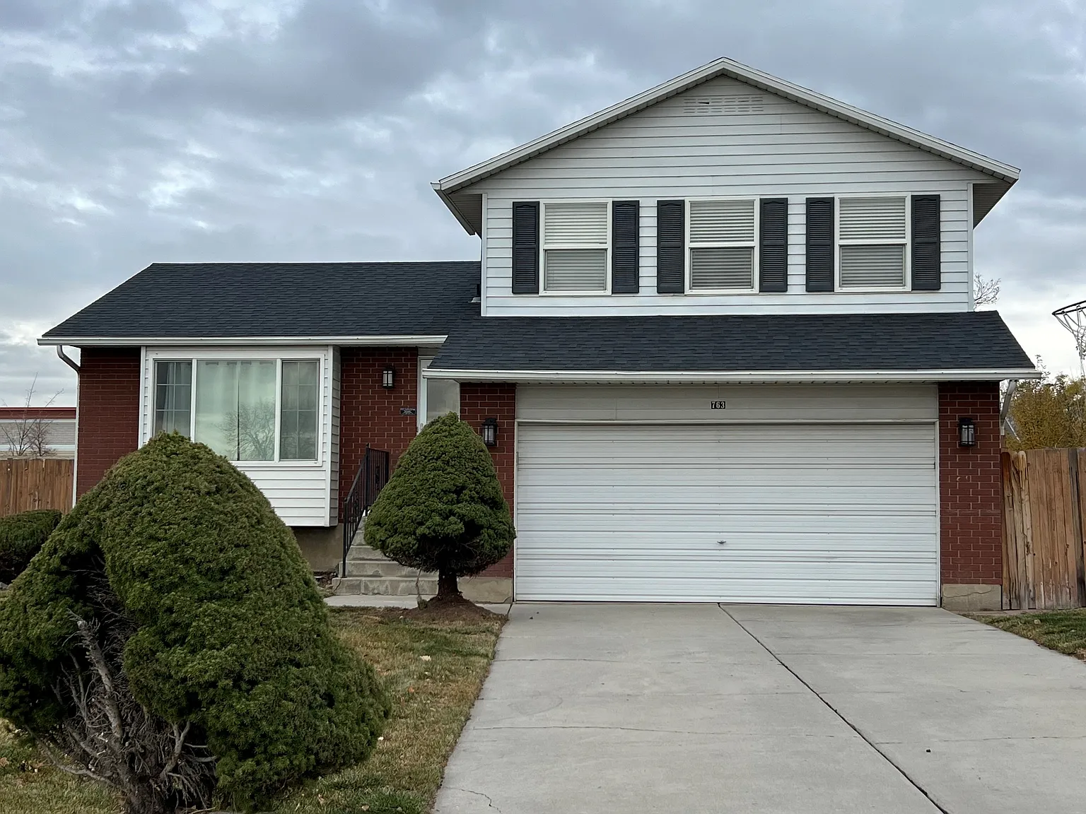 5 bed, 2500 sqft, $2,595 — Photo 1