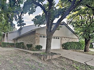 1926 Crooked Ln, Fort Worth, TX 76112