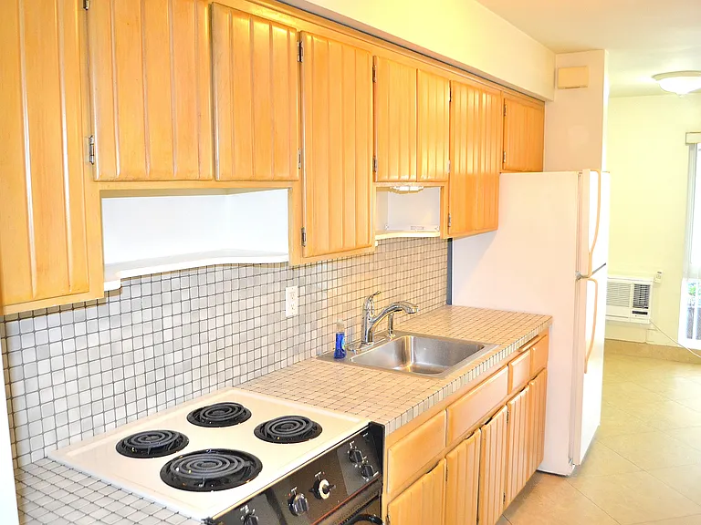 4209 NE 21st Ave #3 — Photo 5