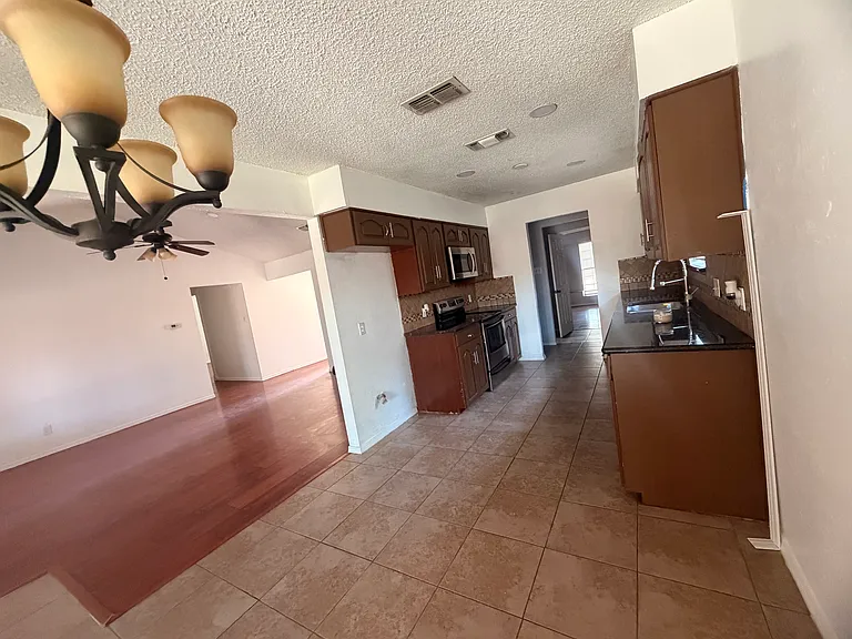 1112 Park Center Ct — Photo 12