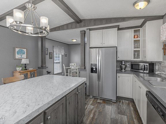 5th image of 890 Dawn Valley Way