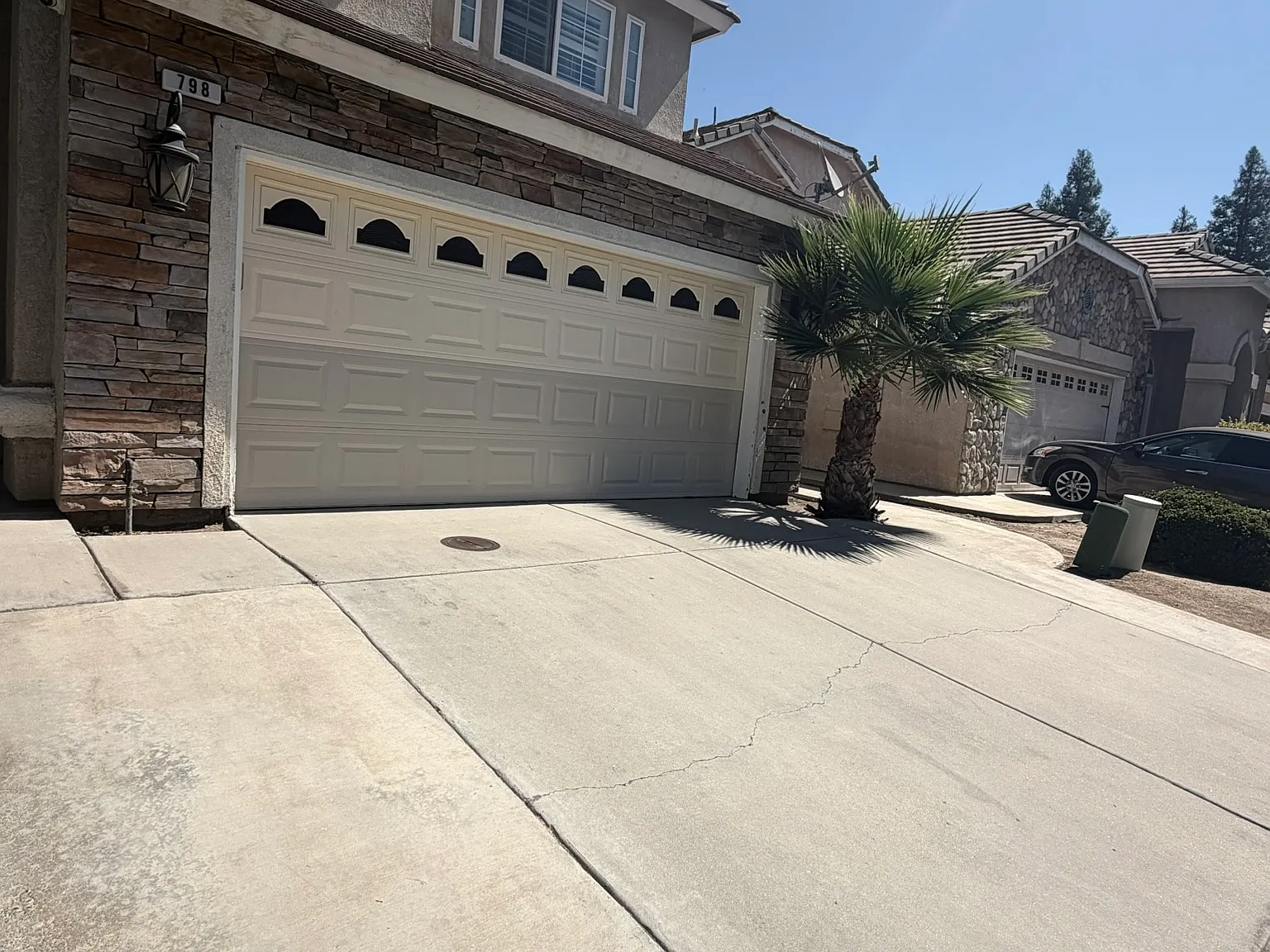 5 bed, 2.5 bath, 2122 sqft, $3,900 — Photo 2