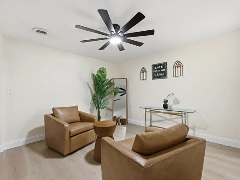 9565 Carbondale Dr W — Photo 3