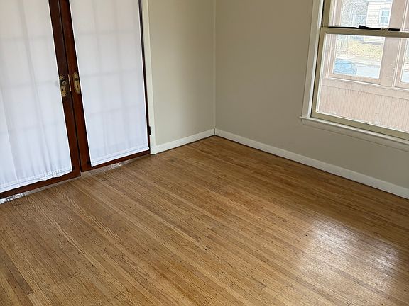 3rd image of 101 King Ave #1