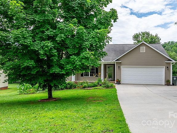 2nd image of 2255 Picnic Dr
