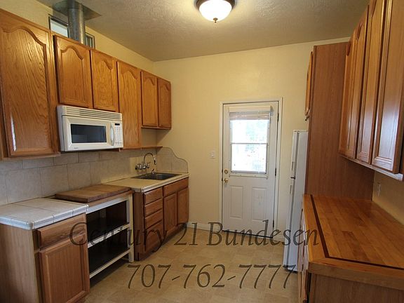 3rd image of 1075 Eastman Ln #B
