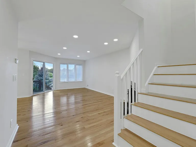 35 Reagan Way — Photo 25