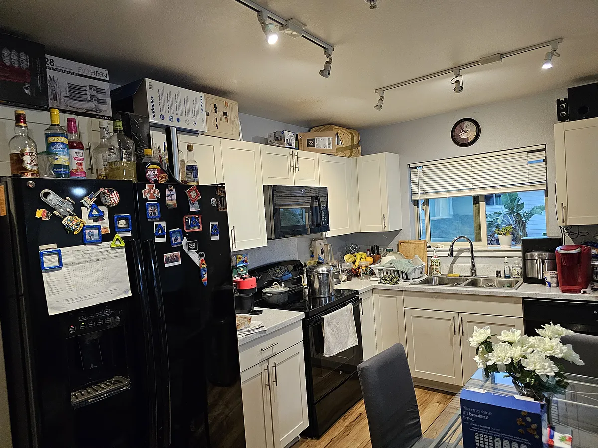 Building Photo - 801 Kakala St #1006