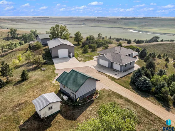 45281 264th St, Canistota, SD 57012