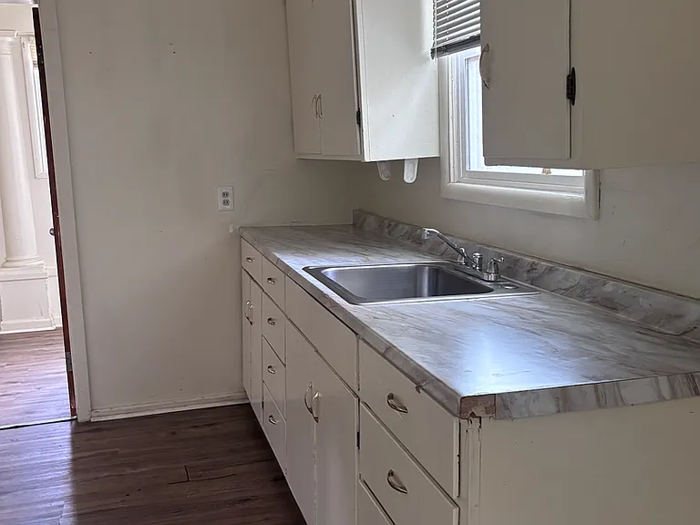 241 N Hayes Ave — Photo 18