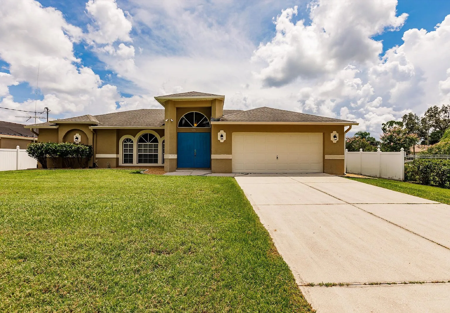 3 bed, 2.0 bath, 2537 sqft, $3,500 — Photo 2