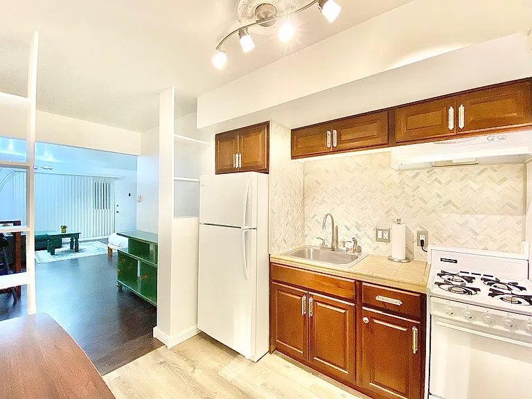872 Reed Ave — Photo 6