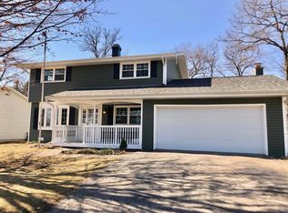 130 Timber Ln, Lindenhurst, IL 60046