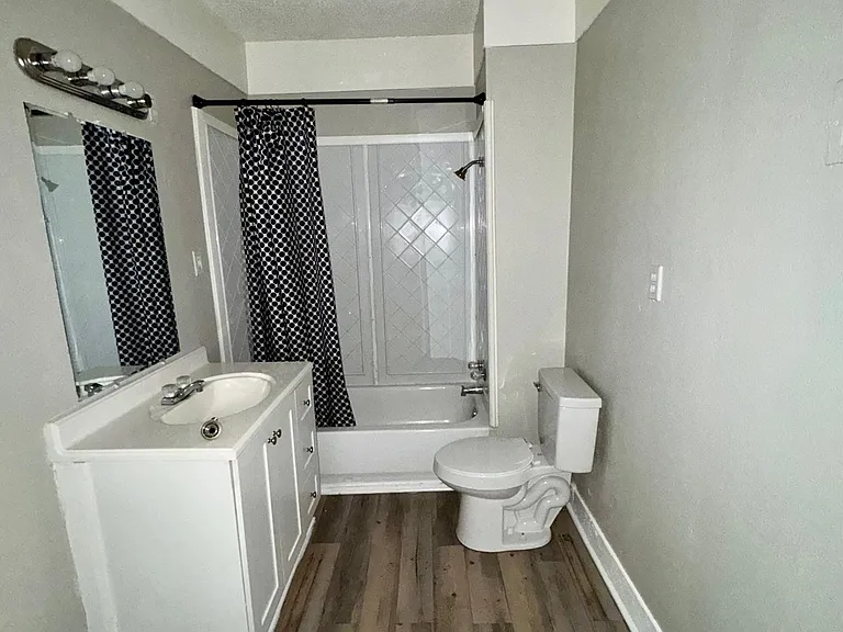 1512 Kemp Blvd — Photo 6