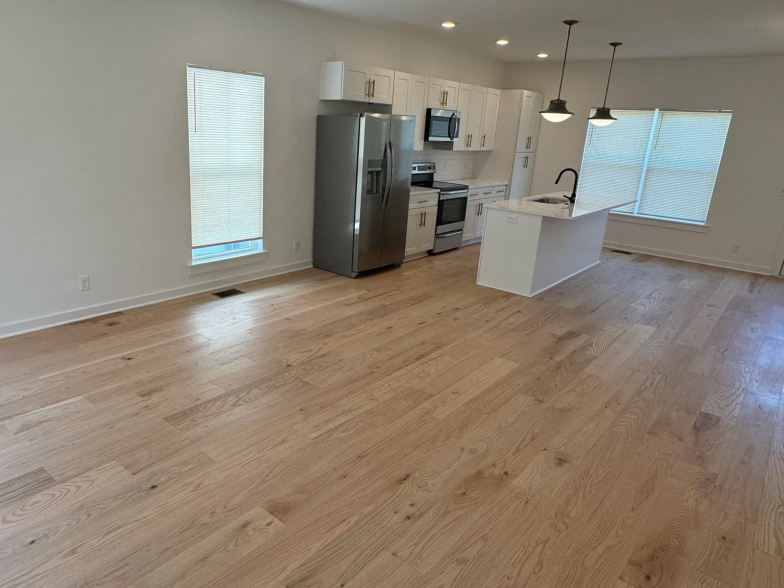 4 bed, 2.5 bath, 1834 sqft, $2,450 — Photo 4