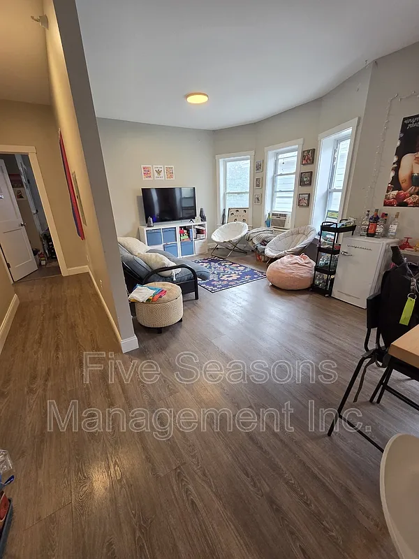 3 bed, 2.0 bath, 1152 sqft, $3,660 — Photo 4