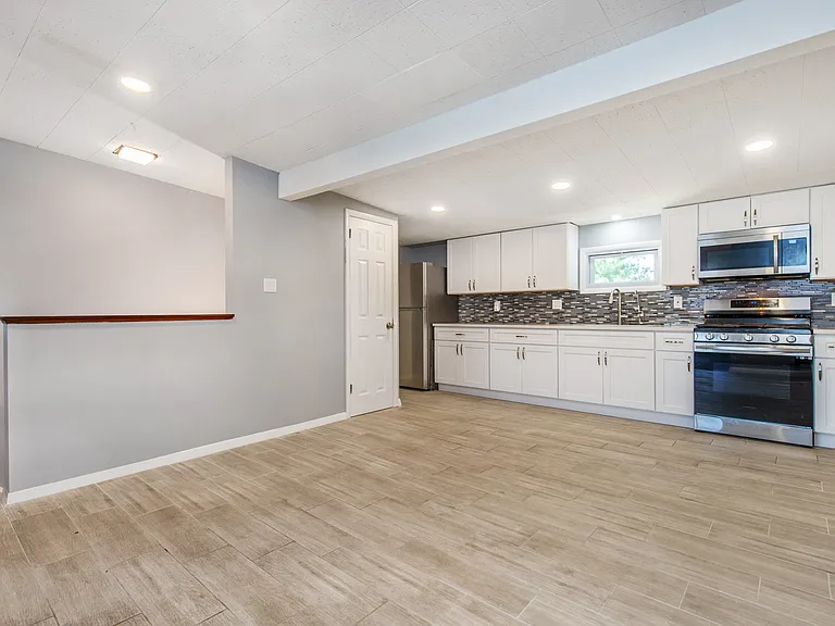 86 E 9th St #2B — Photo 4