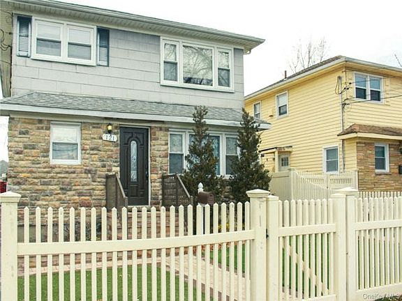 2nd image of 121 Nassau Blvd
