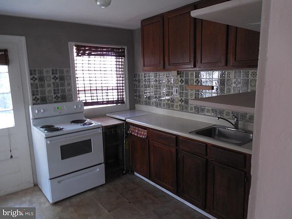 5th image of 34 E Lee St