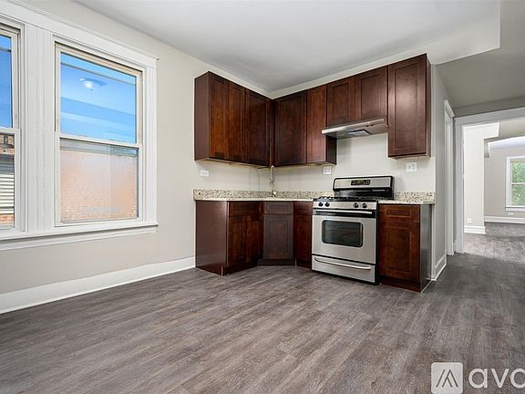 4th image of 3856 S Sacramento Ave Unit 2F