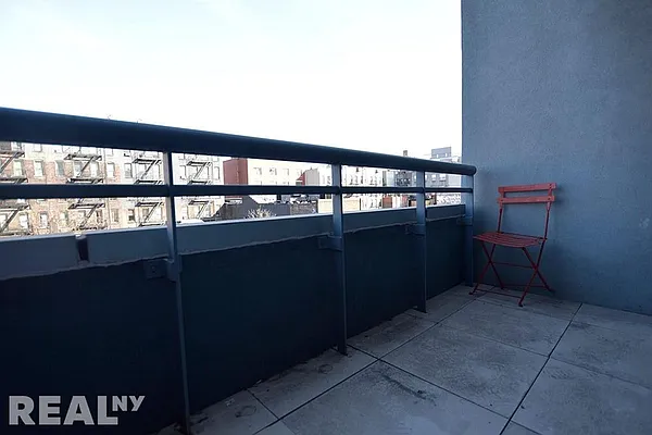 Rented by REAL New York | media 24