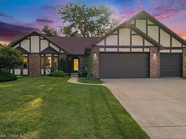 5068 Bloss Dr, Swartz Creek, MI 48473