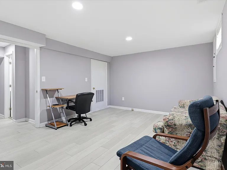 111 Connery Ter SW — Photo 16