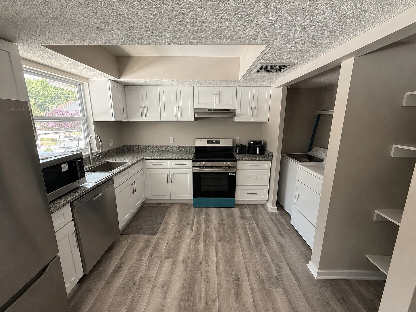4 bed, 2100 sqft, $1,000 — Photo 3