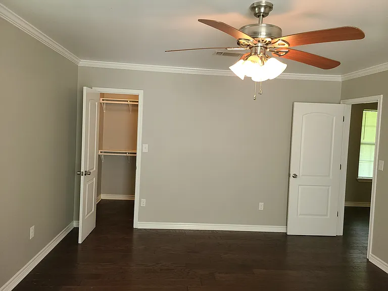 917 Linda Ln — Photo 3