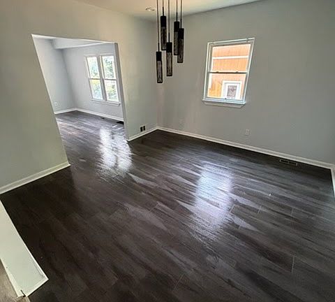 4th image of 2931 Askew Ave