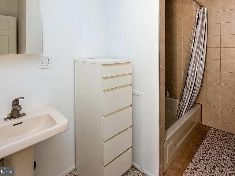 988 N 2nd St #1 — Photo 9