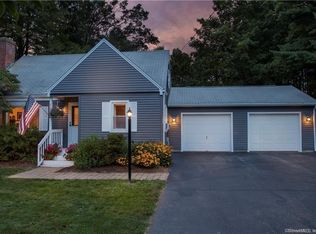 327 Neipsic Rd, Glastonbury, CT 06033