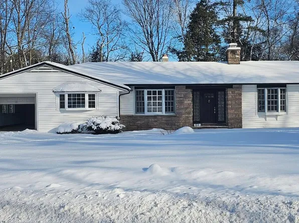 59 Maryland Ave, Saranac Lake, NY 12983