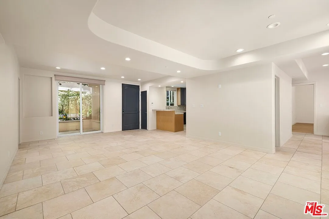 4 bed, 3.5 bath, 2740 sqft, $8,950 — Photo 4