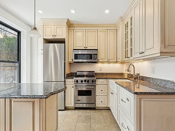 2nd image of 63 Cranberry St APT 3