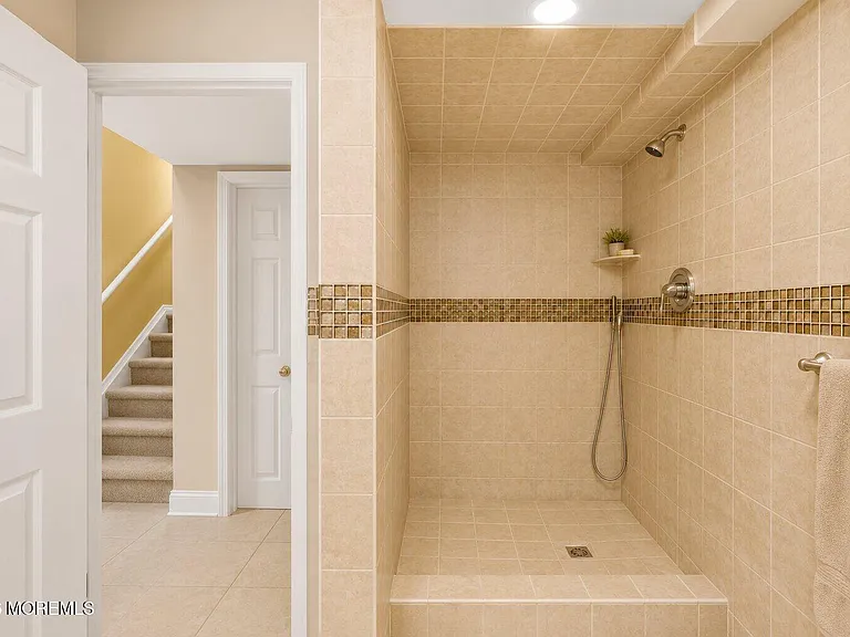 14 Heathrow Ct — Photo 41