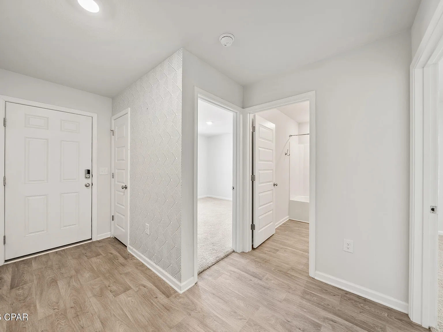 4 bed, 2.0 bath, 2041 sqft, $2,200 — Photo 2