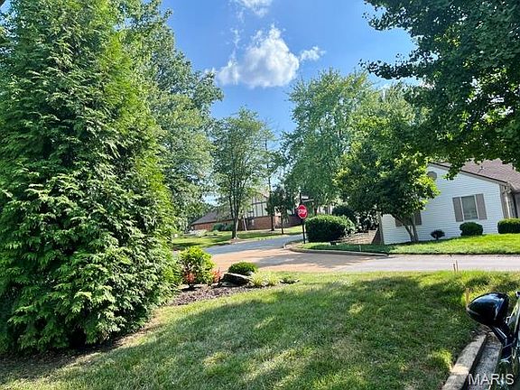 4th image of 1552 Charlemont Dr