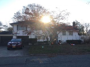 12 Patricia Dr, Commack, NY 11725