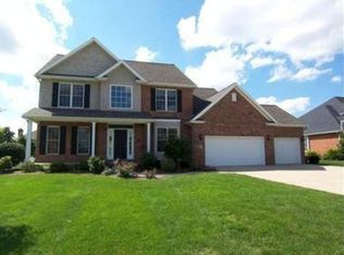 12 Lavender Ln, Bloomington, IL 61704