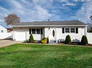 1039 Carll Dr, Bay Shore, NY 11706