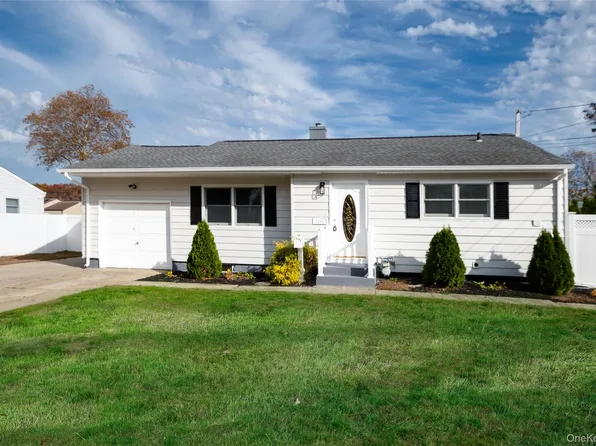 1039 Carll Drive, Bay Shore, NY 11706