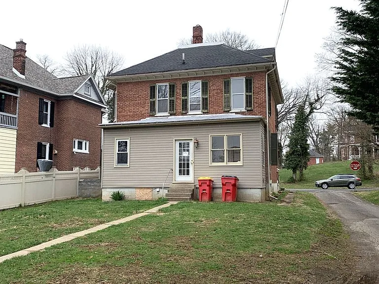 218 N Prince St — Photo 6