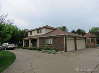 300 Lake Forest Rd, Rochester Hills, MI 48309