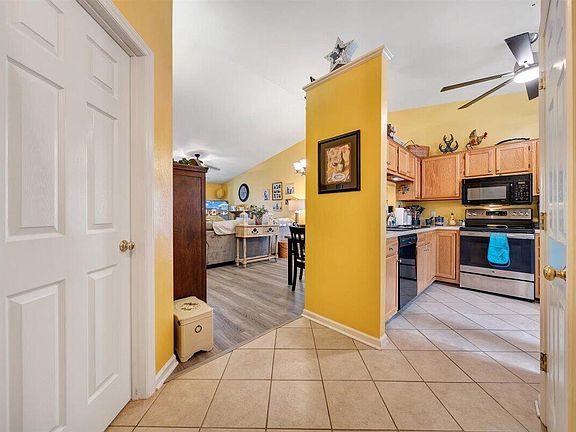 2nd image of 7272 Scarlet Oak Dr